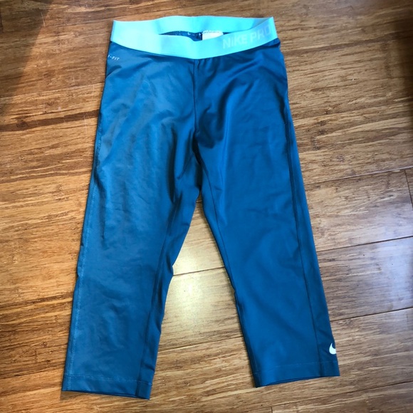🔴Nike Pro Capri training pants - Picture 1 of 3
